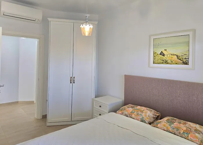 Perla Modern Penthouse 272